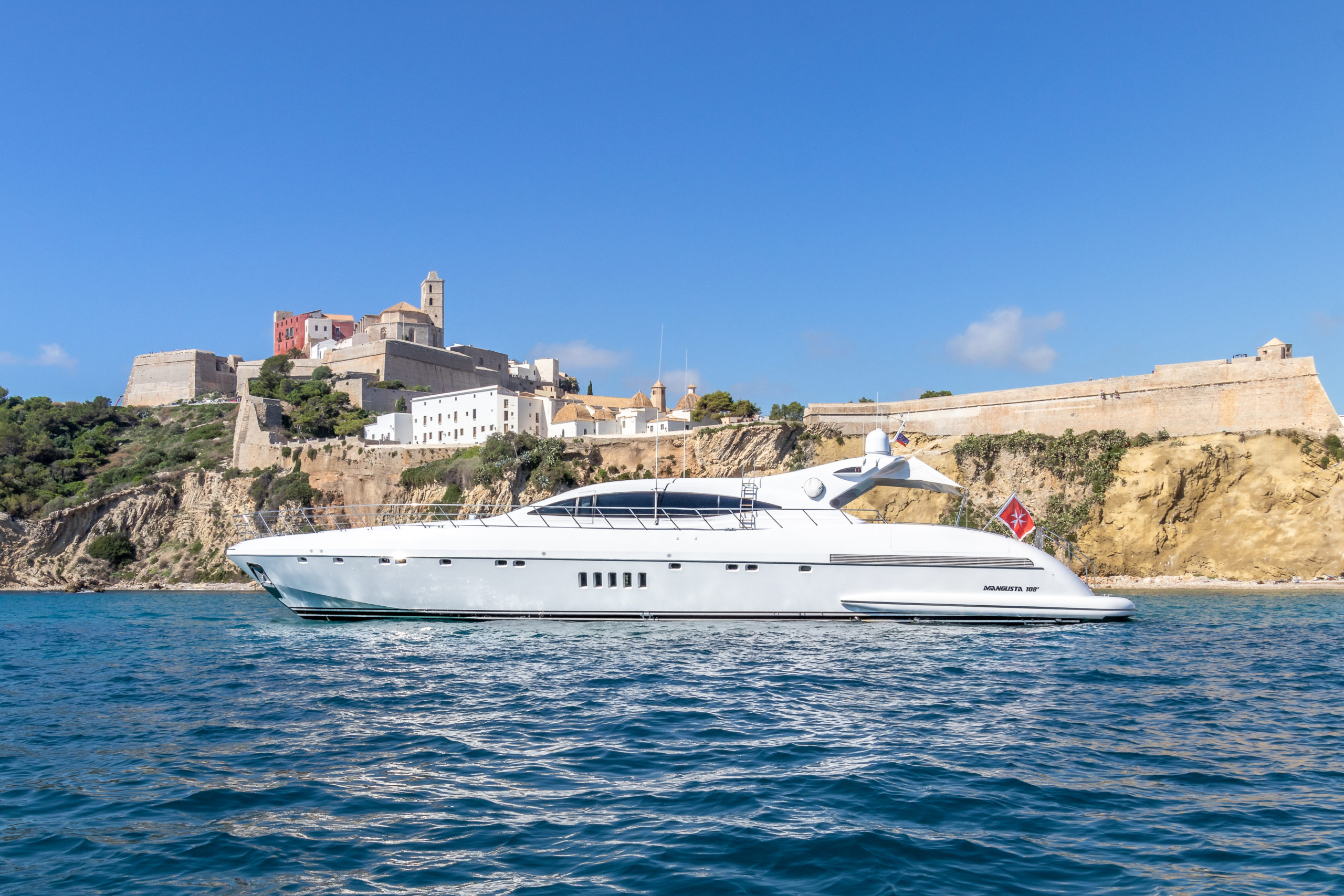 mangusta108-sterntohull-scaled